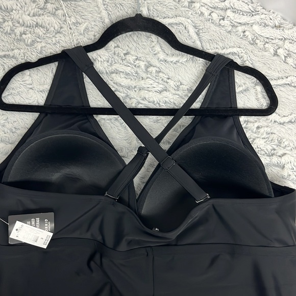 Torrid wire free lightly lined low coverage, black one piece swimsuit size 3 - Picture 5 of 7